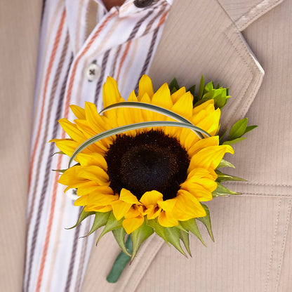 Free Spirit Boutonniere –  Trail Florist Incorporated, Trail BC